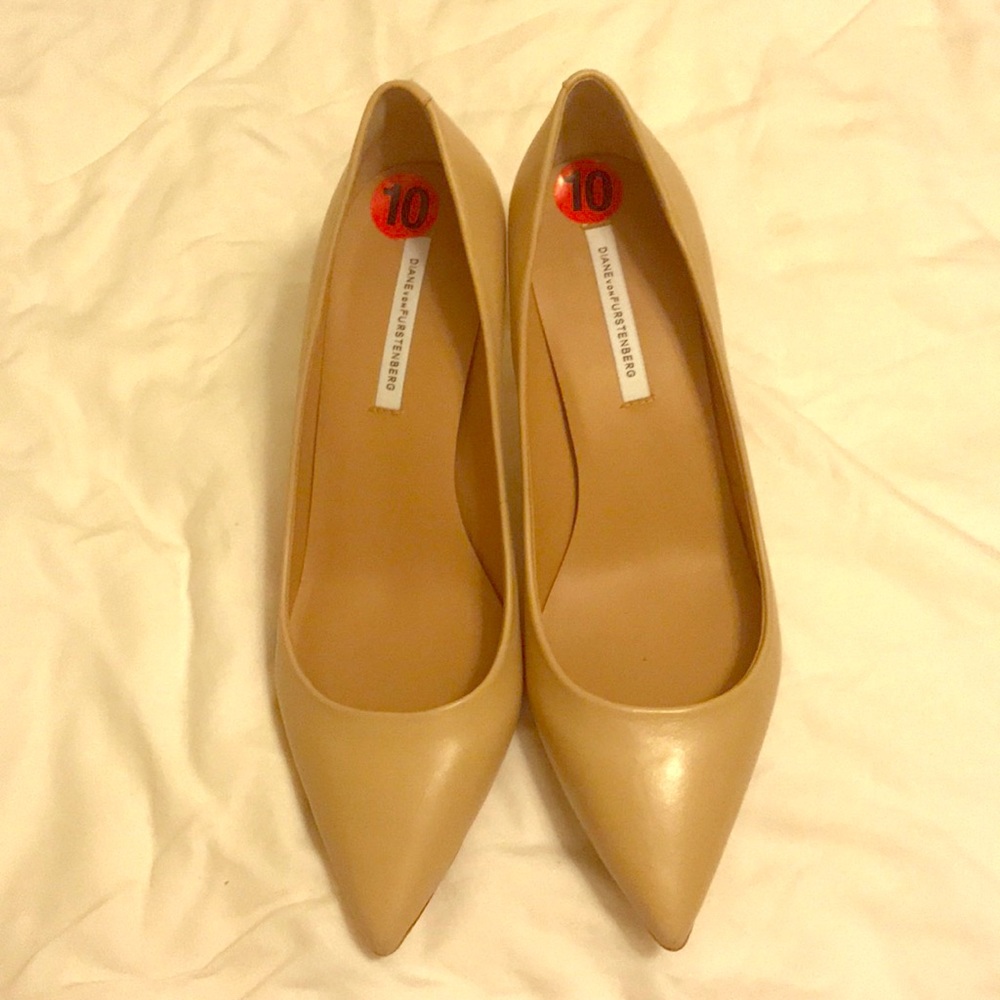 Diane von Furstenberg nude pumps barely used